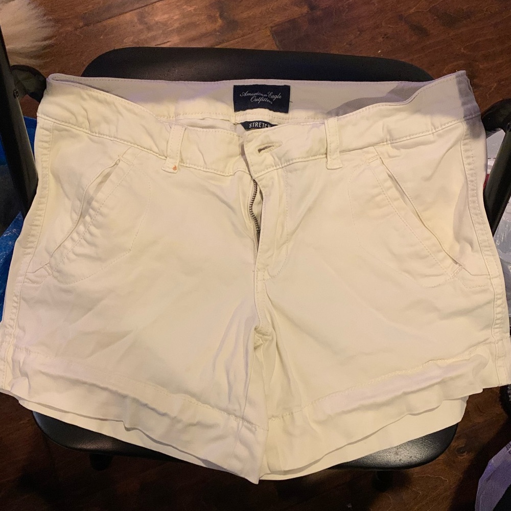 American Eagle White shorts